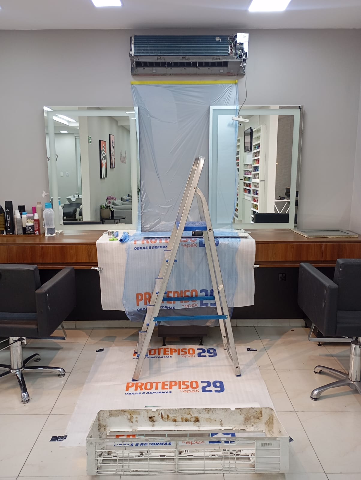 Manutenção de ar condicionado em sala